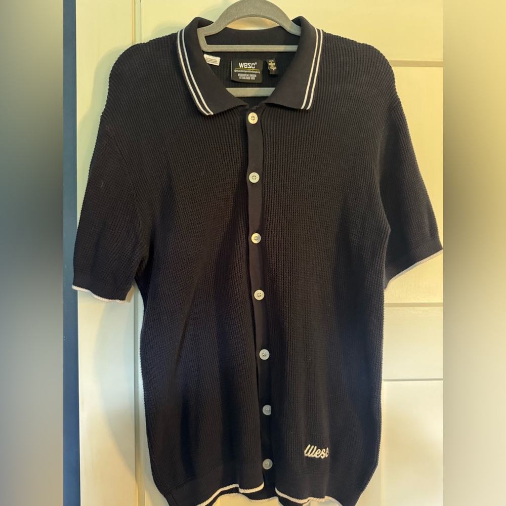 🖤 WESC Knit Button-Down Polo – Size L – Retro-Cool, Street-Ready Vibes 🔘
